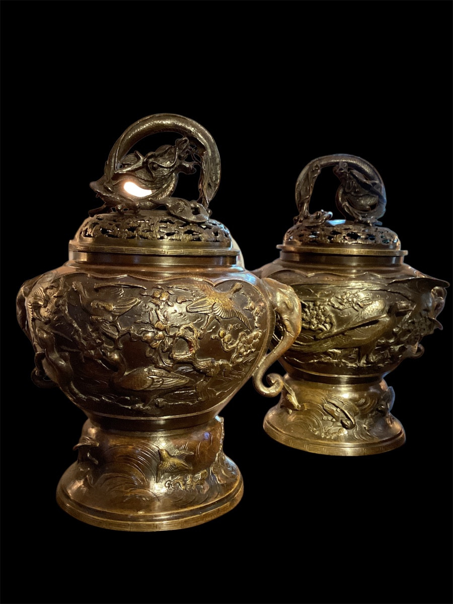Paire de brûles  parfum en bronze. 