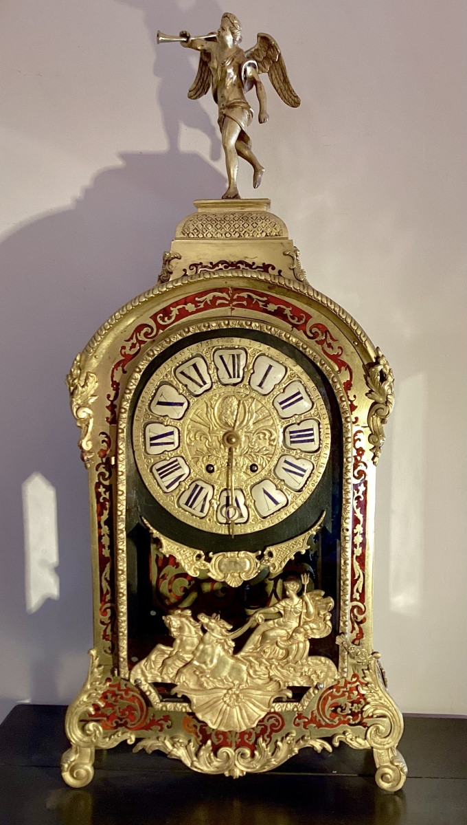Pendule en marqueterie Boulle, écailles de tortue et bronze doré.