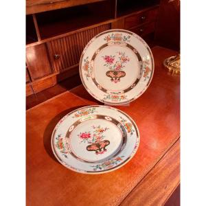 Paire D’assiettes En Porcelaine De Chine. 18éme Siècle. Décor émaillé. 