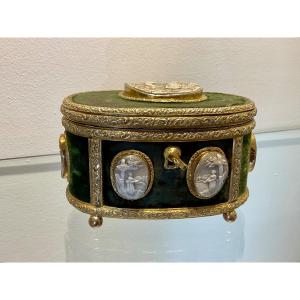 Bronze Jewelry Box Decorated With 7 Shell Cameos.