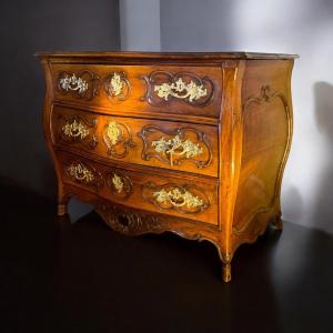 Commode Provençale Louis XV En Noyer. 18éme Siècle. 