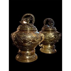 Paire de brûles  parfum en bronze. 