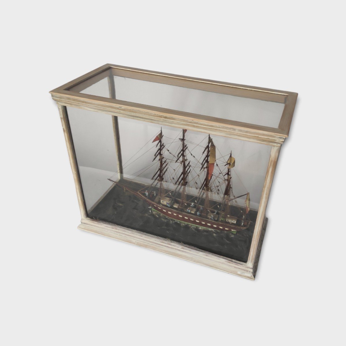 Maquette De Bateau Quatre-mâts Barque avec Marins. Vitrine d'Origine. Diorama Fin XIX° Siècle.-photo-2