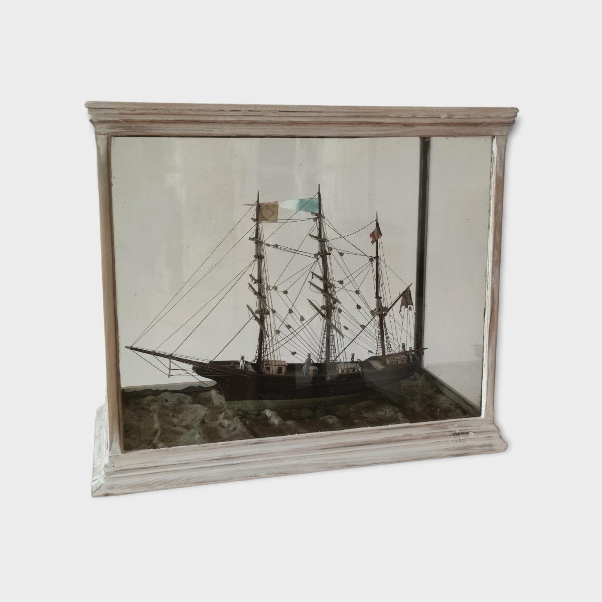 Maquette De Bateau Trois-mâts Barque avec marins. Vitrine d'Origine. Diorama Fin XIX° Siècle.-photo-4