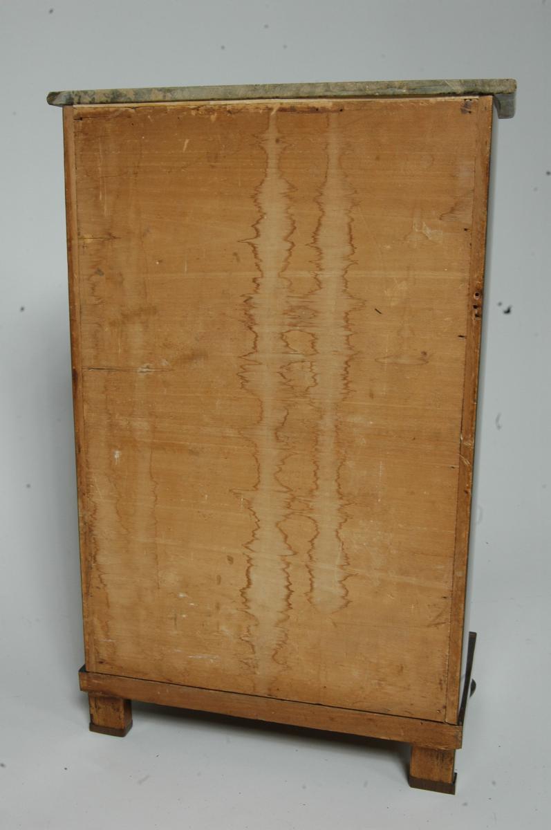Armoire de poupée. Epoque  Restauration. Plaquage de palissandre. Circa 1820. -photo-2