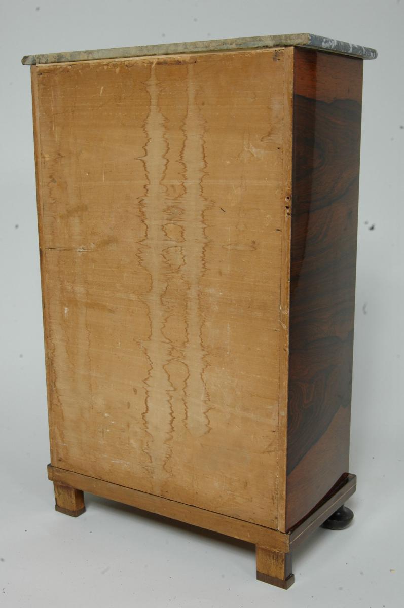 Armoire de poupée. Epoque  Restauration. Plaquage de palissandre. Circa 1820. -photo-3