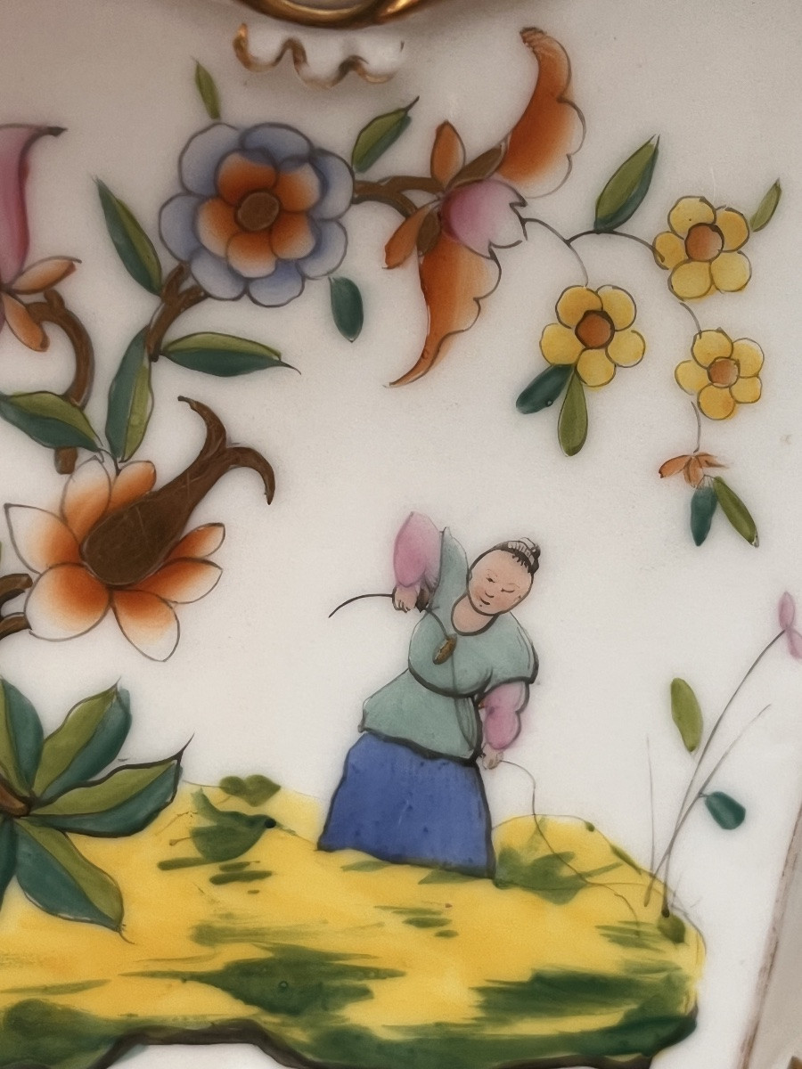 Old Paris. Pair Of Vases With Chinoiserie Decoration. 19th Century. H23 Cm-photo-2