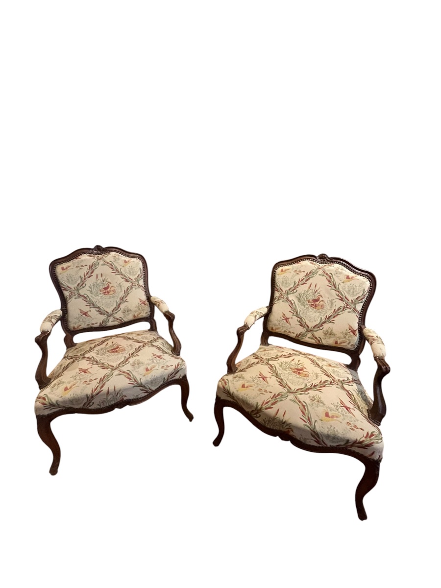 A Pair Of Louis XV Armchairs. Queen-style Backrest In Molded Beech. 