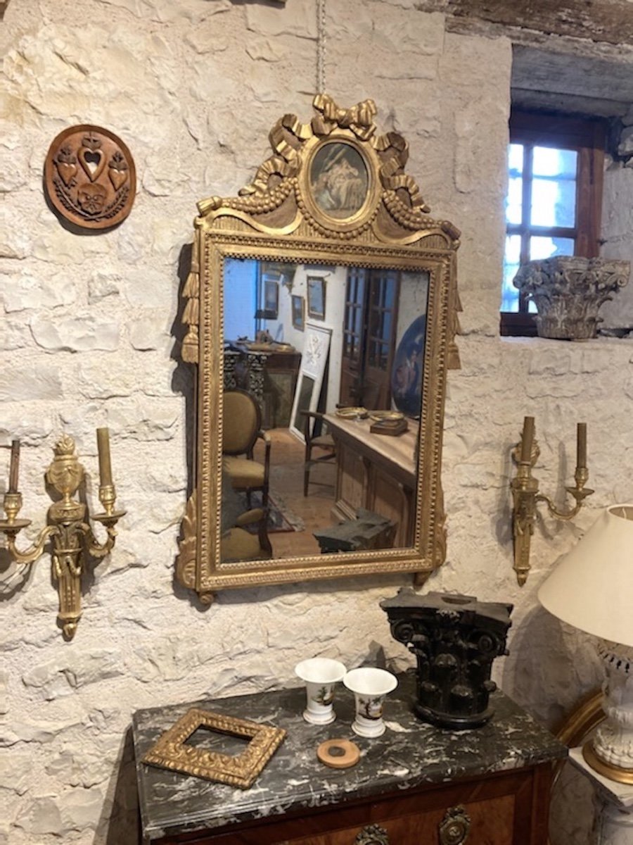 Miroir  De Style Louis XVI En Bois Doré Sculpté.  H 115 cm. 