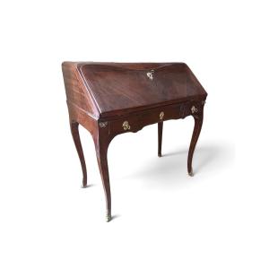 Bureau de pente Louis XV galbé Plaqué de satiné. XVIII° S . H 87 cm L 82 cm