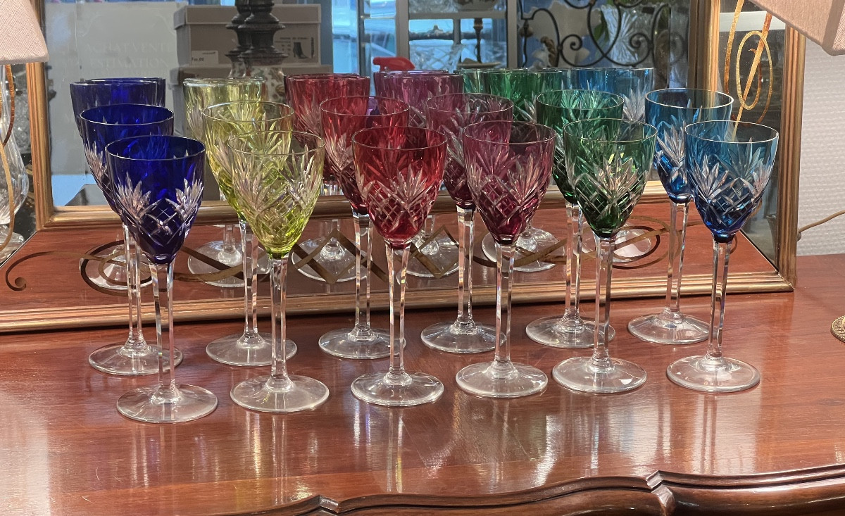 Saint Louis 12 verres à Vin Cristal de Couleur Modèle Chantilly 