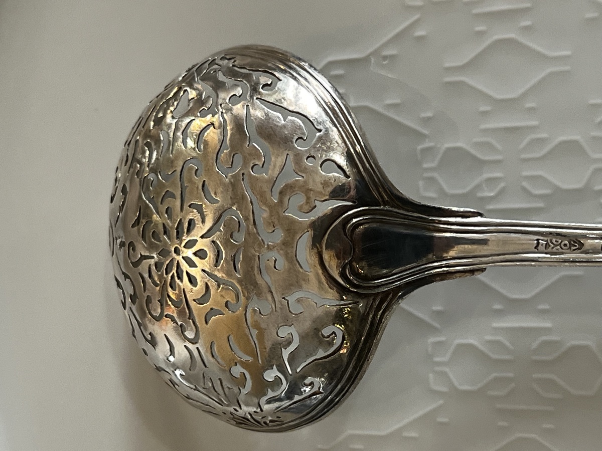 Solid Silver Sugar Sifter Spoon, 18th Century, With Coat Of Arms, Crown, And Farmers General Em-photo-2