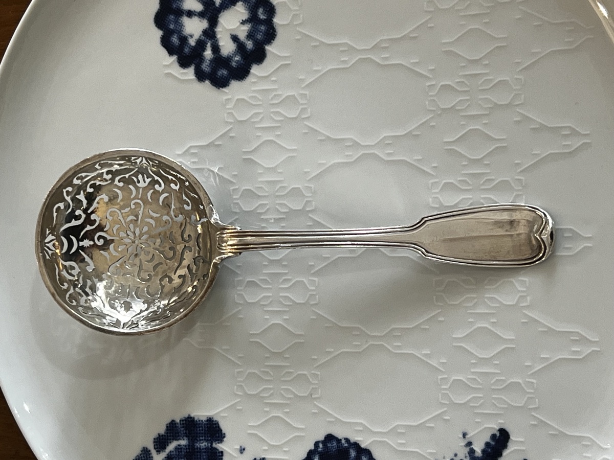 Solid Silver Sugar Sifter Spoon, 18th Century, With Coat Of Arms, Crown, And Farmers General Em-photo-3