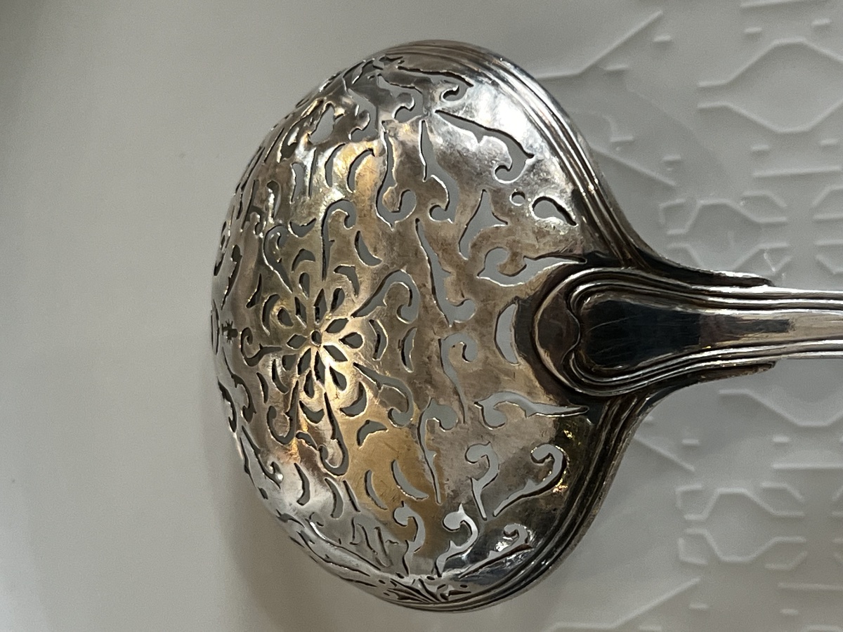 Solid Silver Sugar Sifter Spoon, 18th Century, With Coat Of Arms, Crown, And Farmers General Em-photo-5