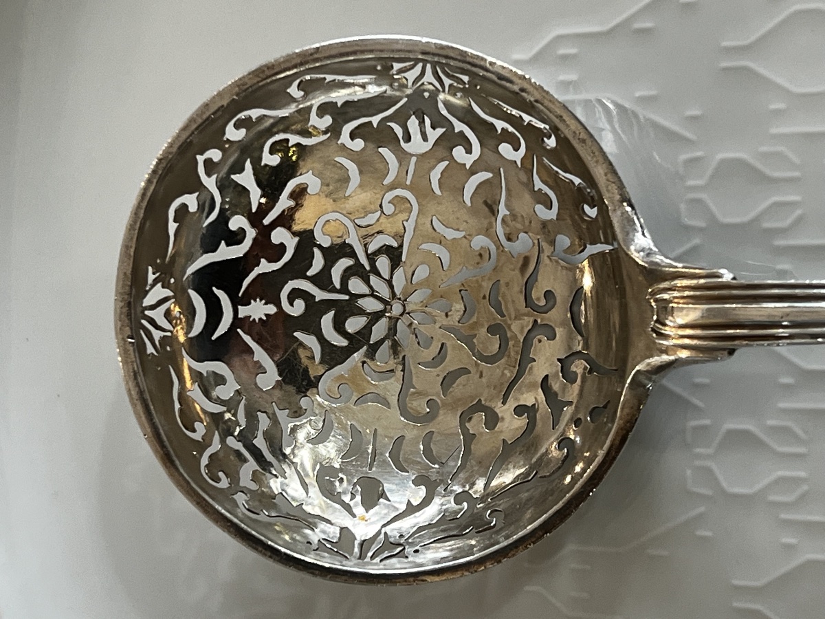 Solid Silver Sugar Sifter Spoon, 18th Century, With Coat Of Arms, Crown, And Farmers General Em-photo-1