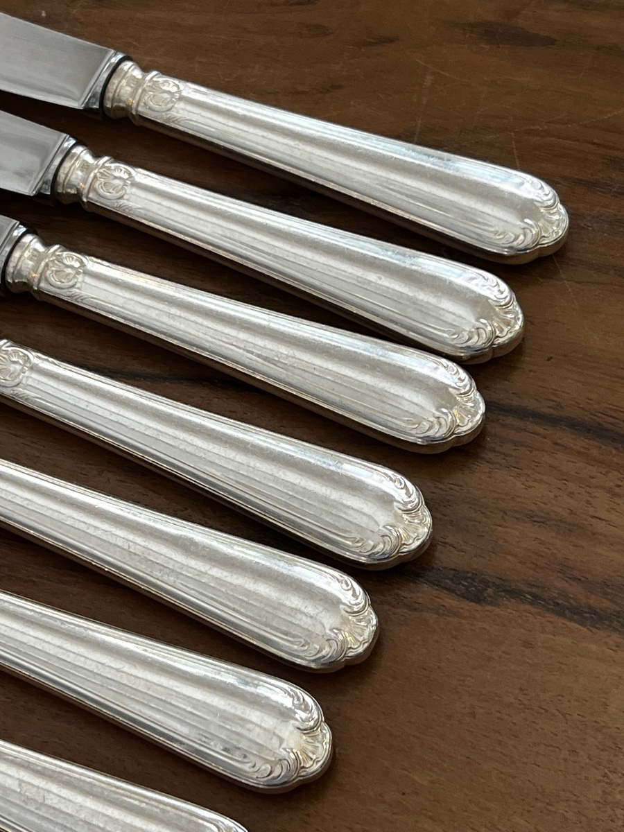 12 Silver-plated Knives, Coquille Pattern