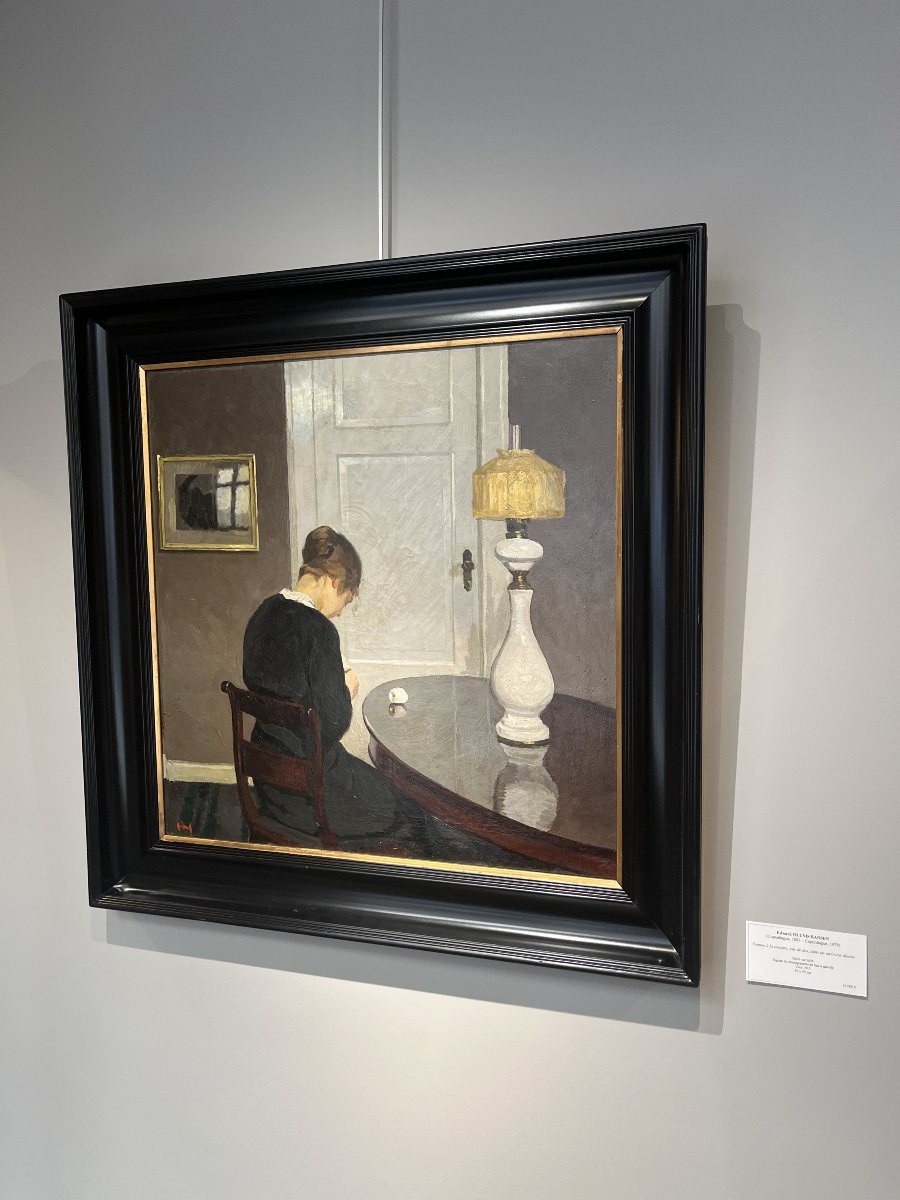 Edward Olund-Hansen (1887-1979) Femme à la couture, vue de dos, dans un intérieur danois-photo-2