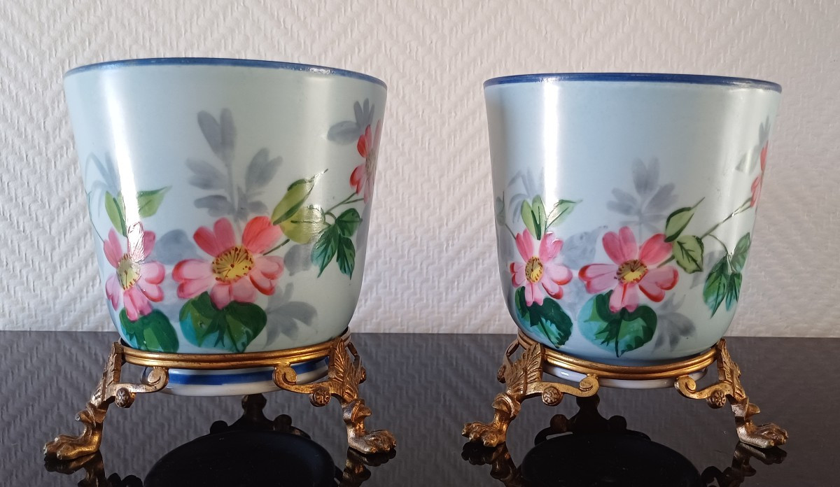 PAIRE de petits caches pots en faïence à décor floral monture bronze fin du 19 e début 20 e-photo-4