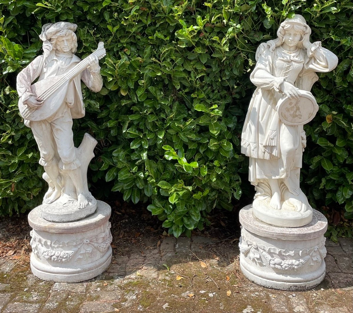 Paire De Statues De Jardin