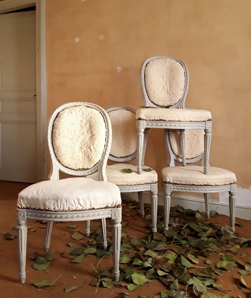 Suite De Chaises d'époque Louis XVI. 