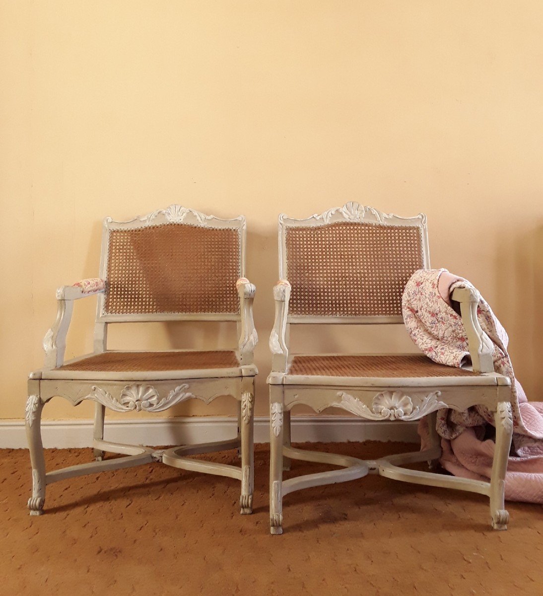Paire De Large Fauteuils. Style Régence. -photo-1