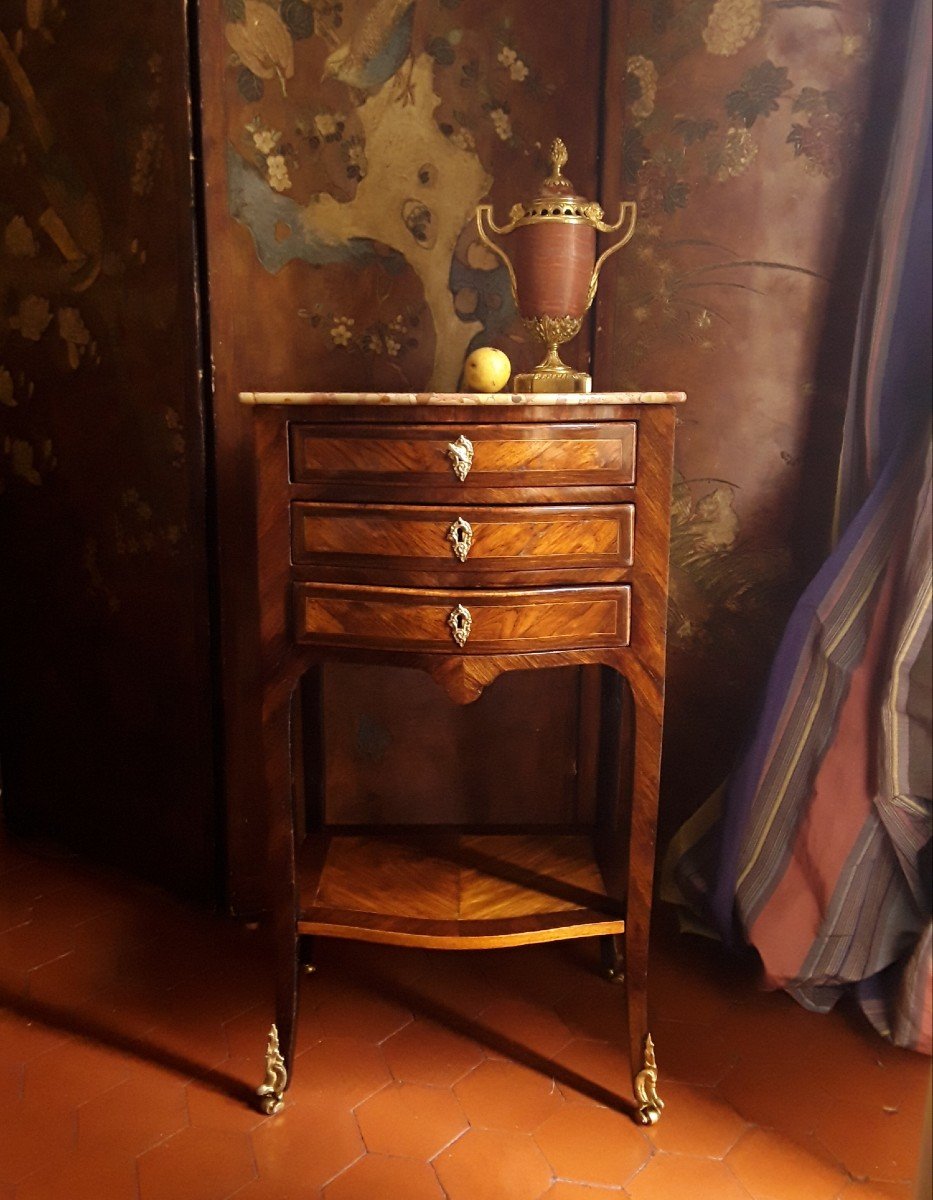 Table écritoire En Marqueterie.  époque Louis XV. 