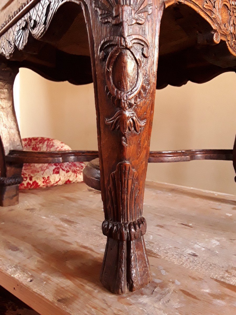 Louis XIV Period Coat Of Arms Chair. -photo-3