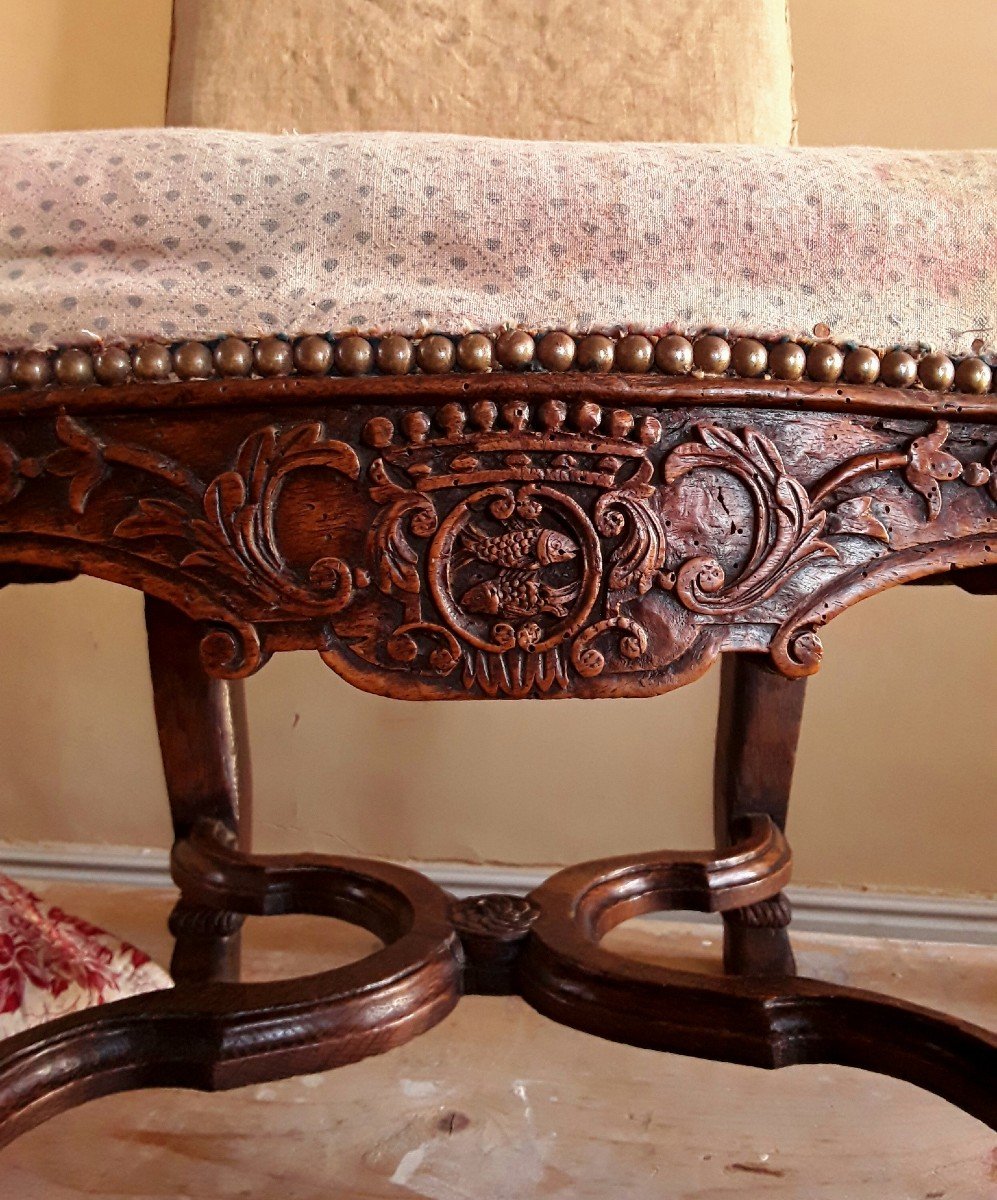 Louis XIV Period Coat Of Arms Chair. -photo-3