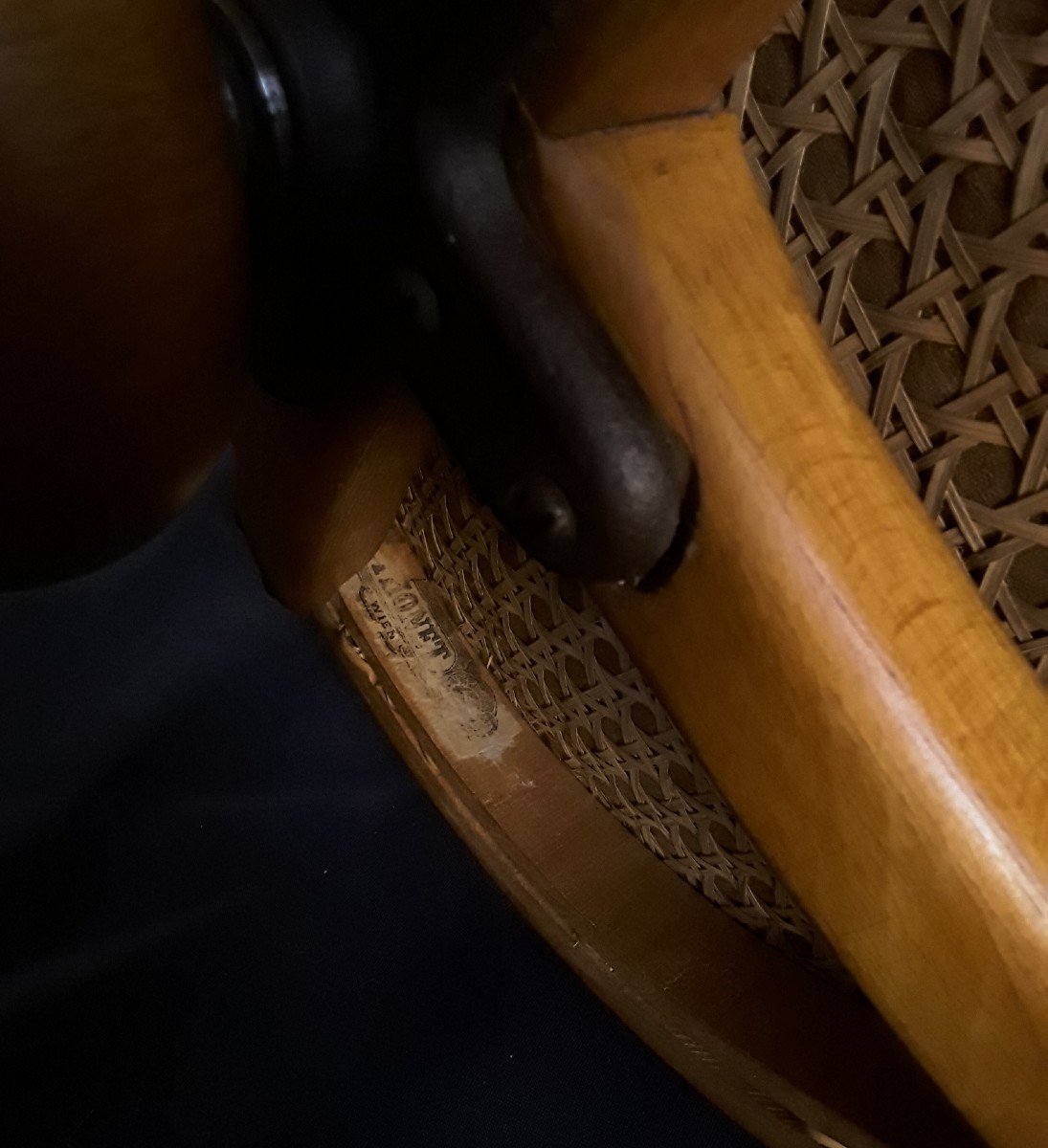 Fauteuil De Bureau Tournant. Estampillé Thonet. -photo-7