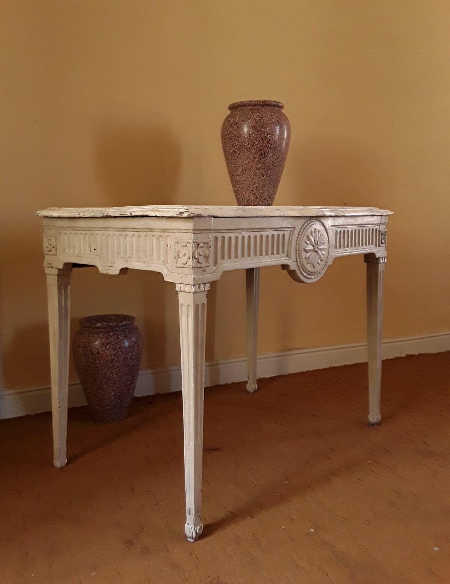 18th Century Provençal Console. -photo-1