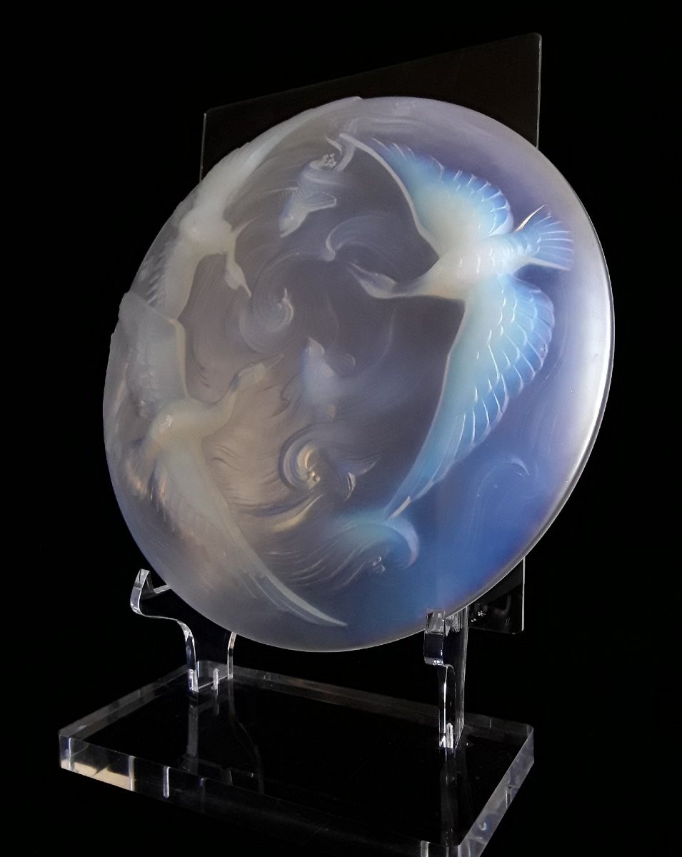 Opalescent Glass Bowl From The Art Deco Period. -photo-1