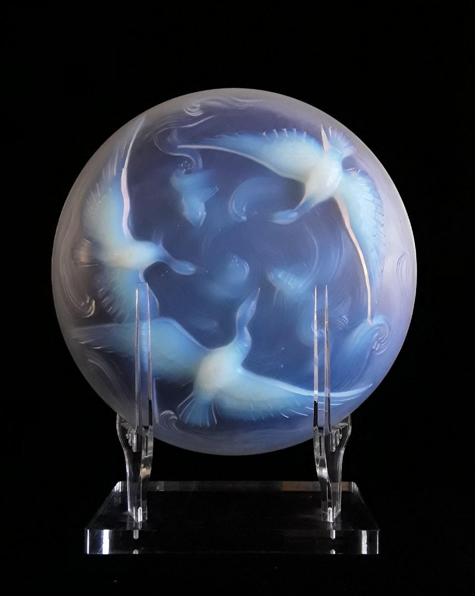 Opalescent Glass Bowl From The Art Deco Period. -photo-4