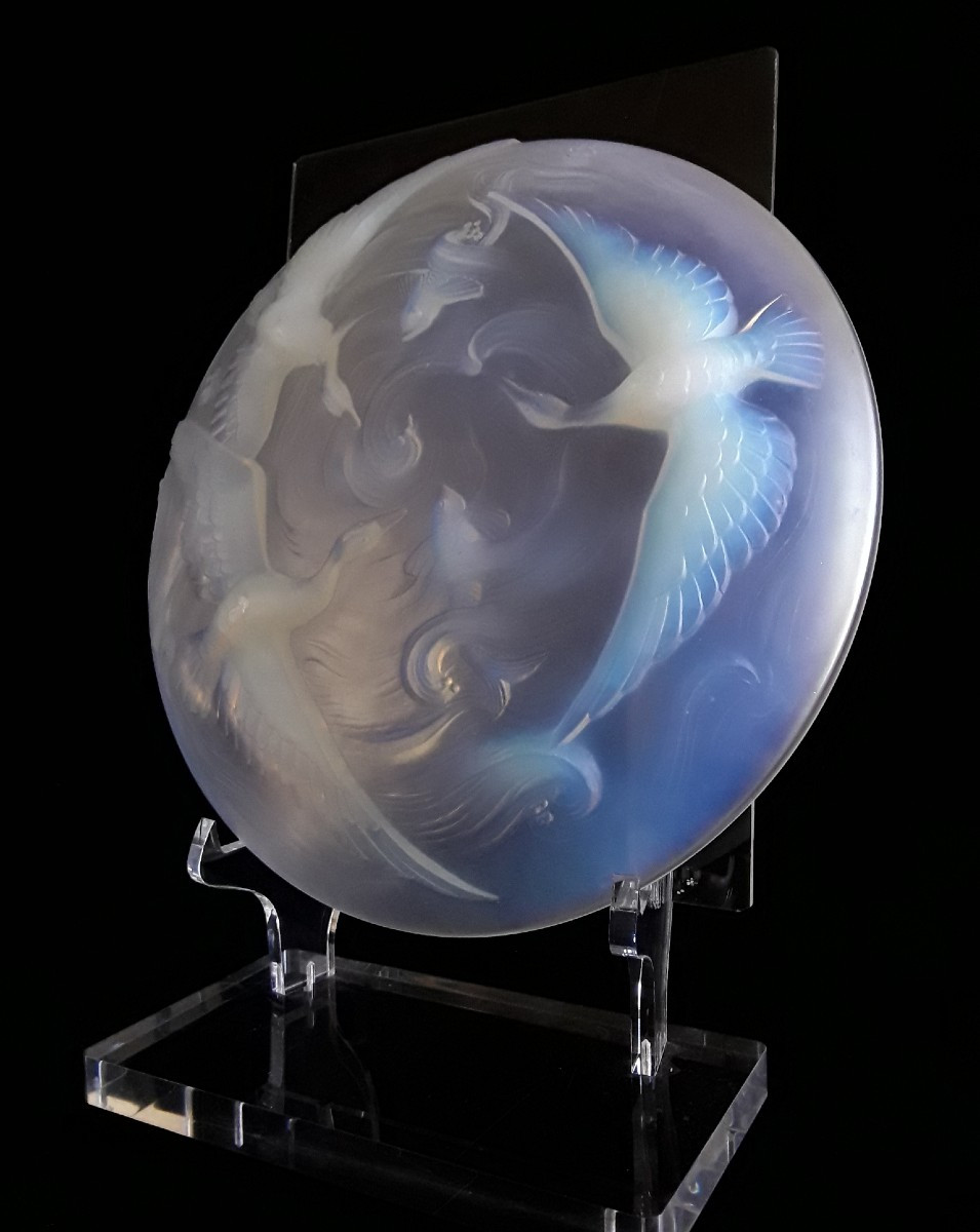 Opalescent Glass Bowl From The Art Deco Period. 
