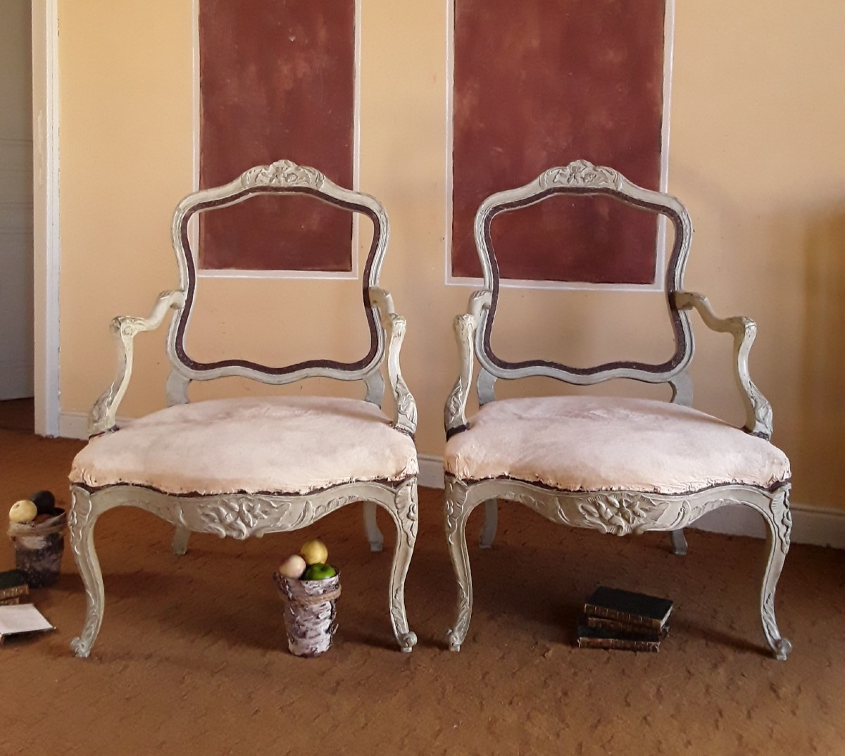 Large paire de fauteuils de style Louis XV. -photo-2