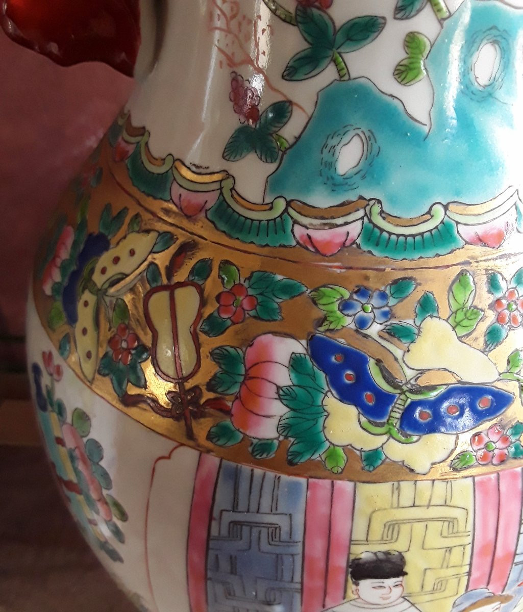 Chine XX ème. Paire de vases en porcelaine. -photo-3