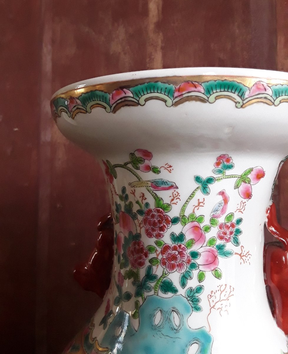 Chine XX ème. Paire de vases en porcelaine. -photo-2