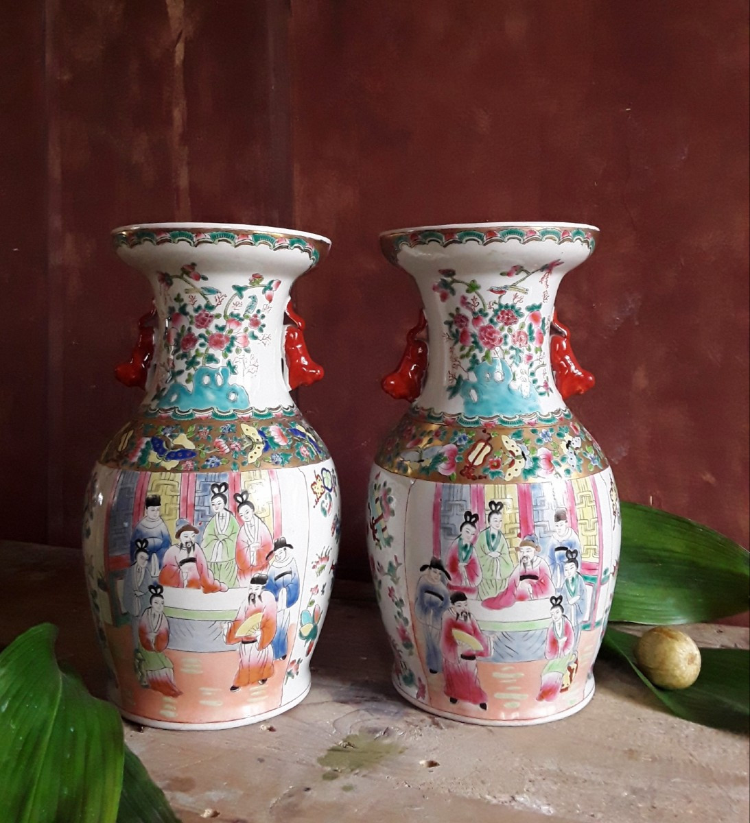 Chine XX ème. Paire de vases en porcelaine. 