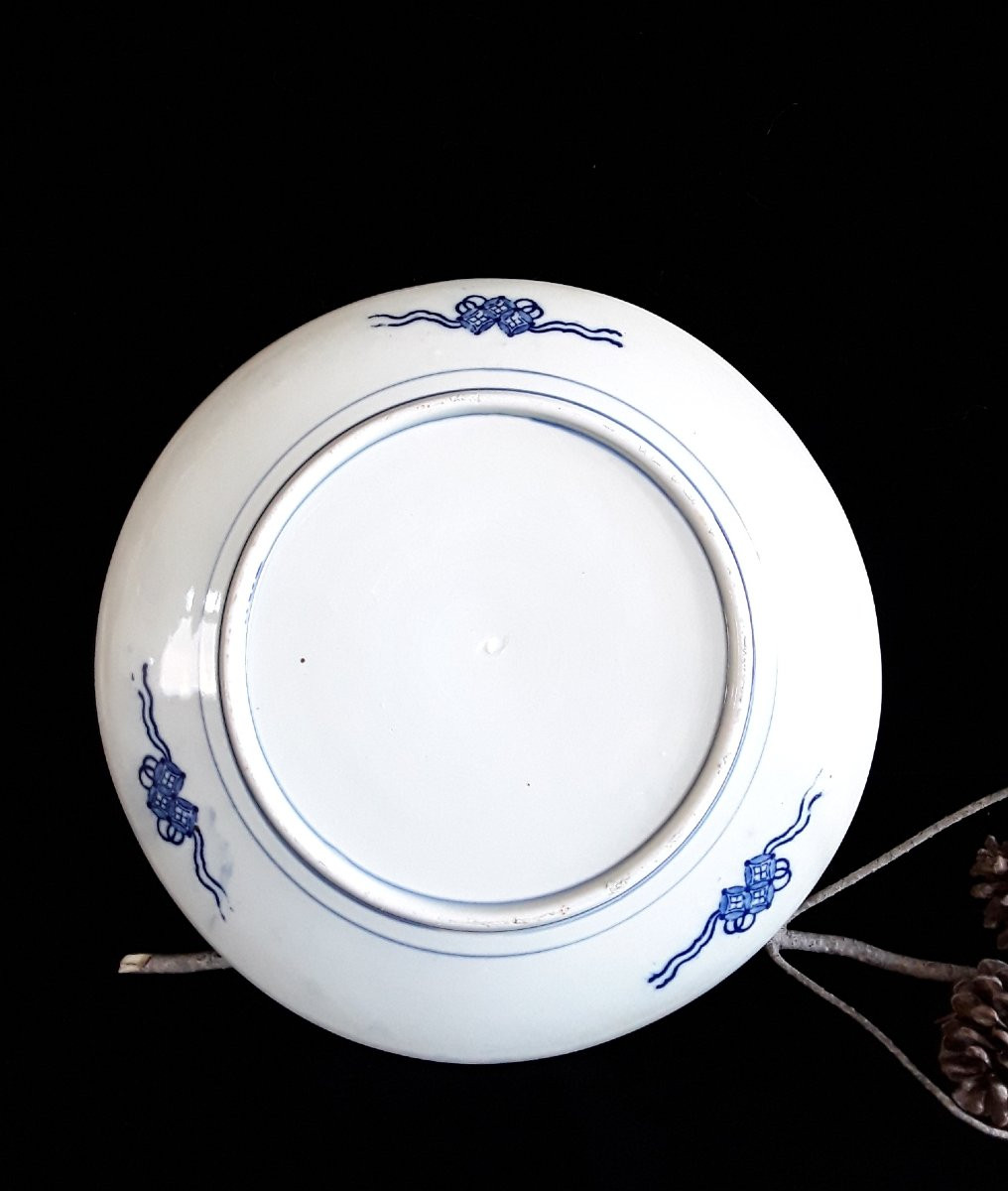 Plat en porcelaine du Japon d'époque XIX ème. -photo-2