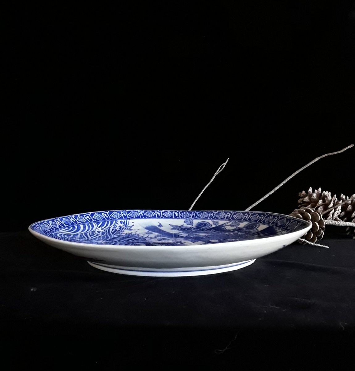Plat en porcelaine du Japon d'époque XIX ème. -photo-3