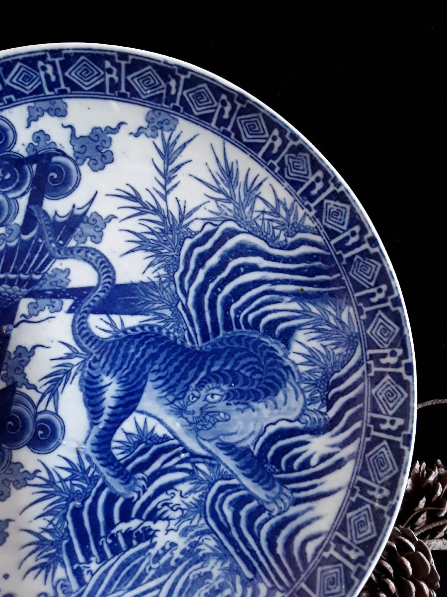 Plat en porcelaine du Japon d'époque XIX ème. -photo-4