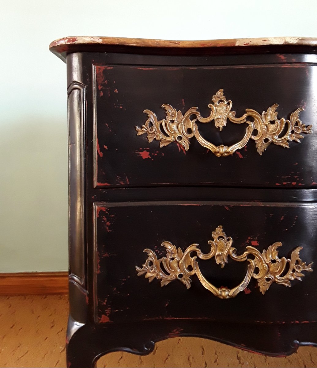 Importante commode en bois laqué de style Louis XV. -photo-3