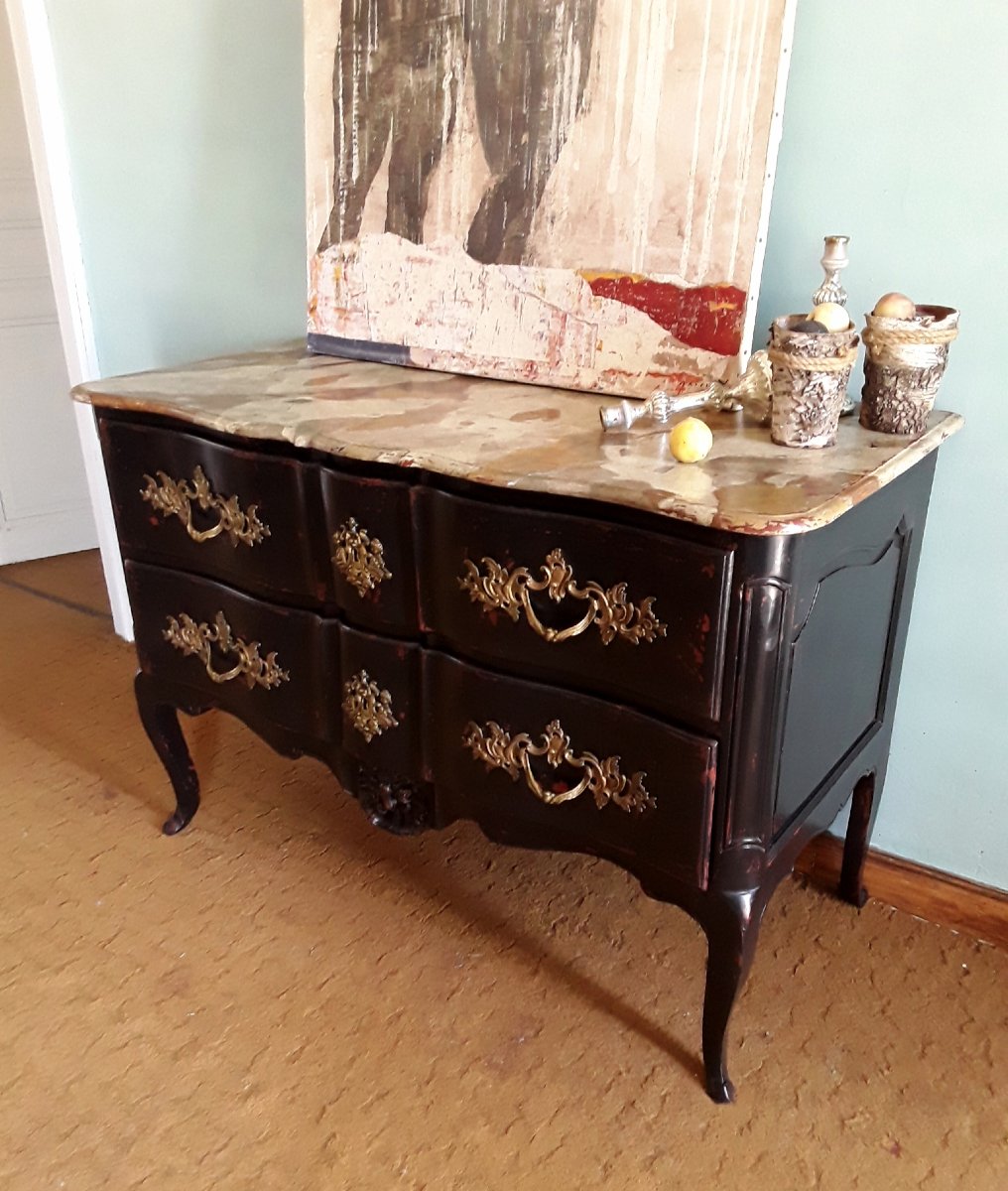 Importante commode en bois laqué de style Louis XV. -photo-4