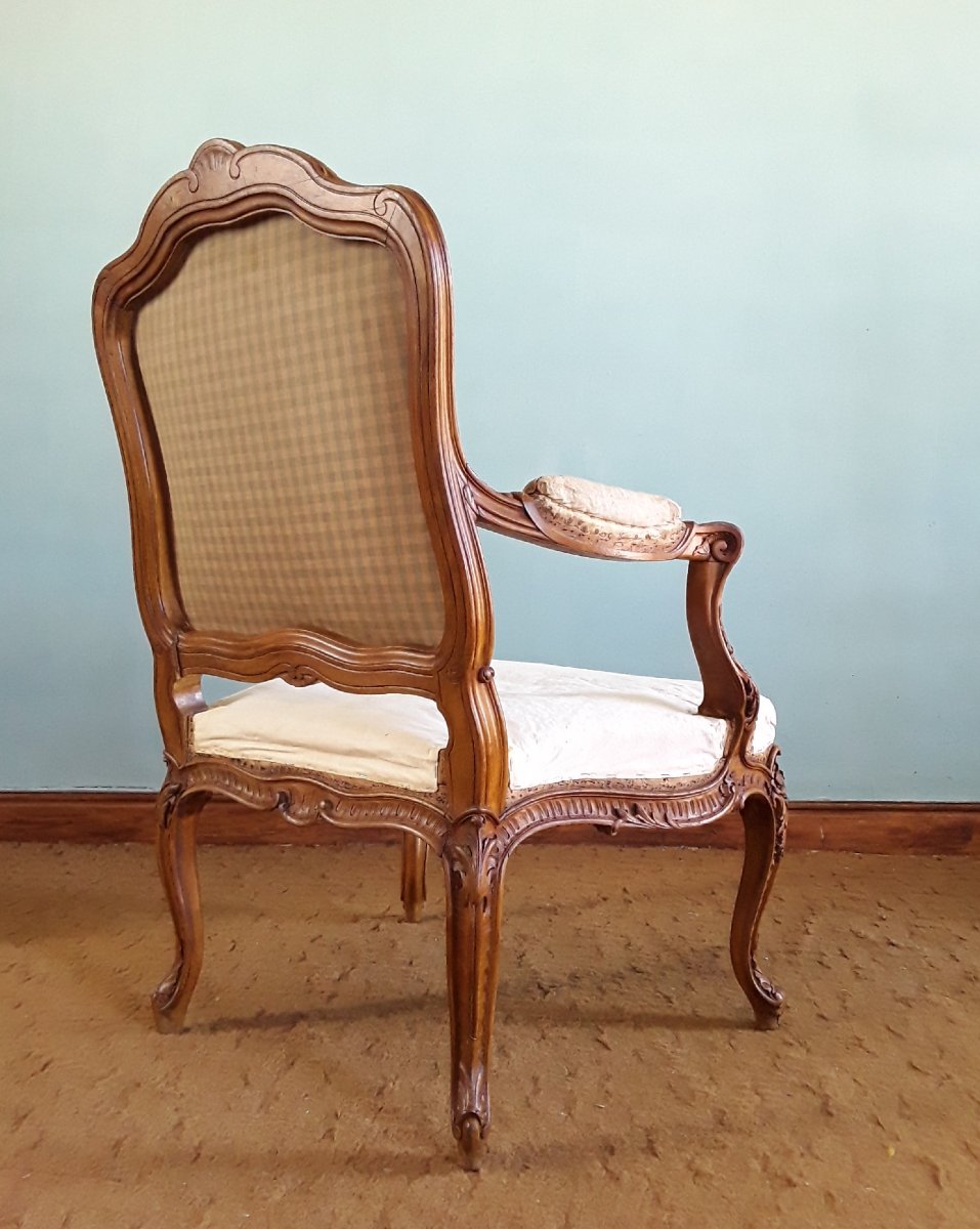 Importante paire de fauteuils à dossier à la reine. -photo-3