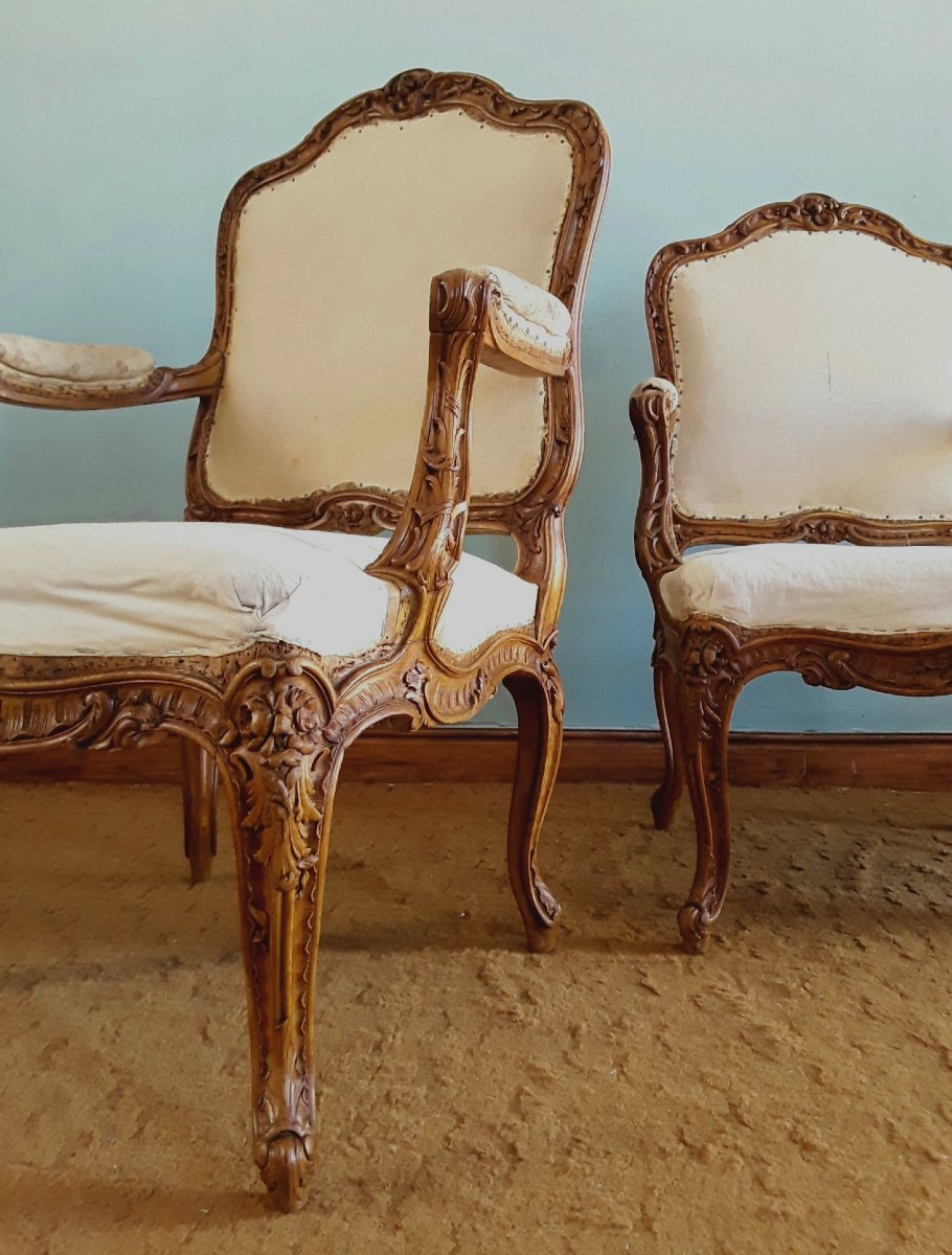 Importante paire de fauteuils à dossier à la reine. -photo-8