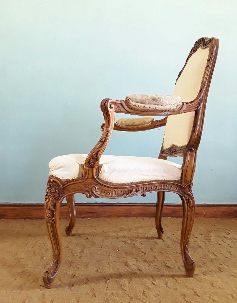 Importante paire de fauteuils à dossier à la reine. -photo-3