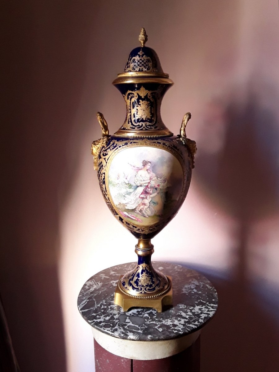 Grand vase en porcelaine et bronze doré. H 72 cm.-photo-2