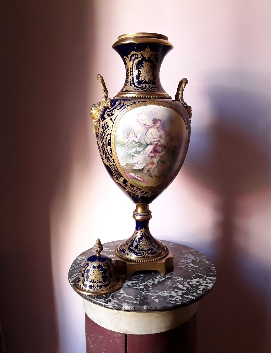 Grand vase en porcelaine et bronze doré. H 72 cm.-photo-6