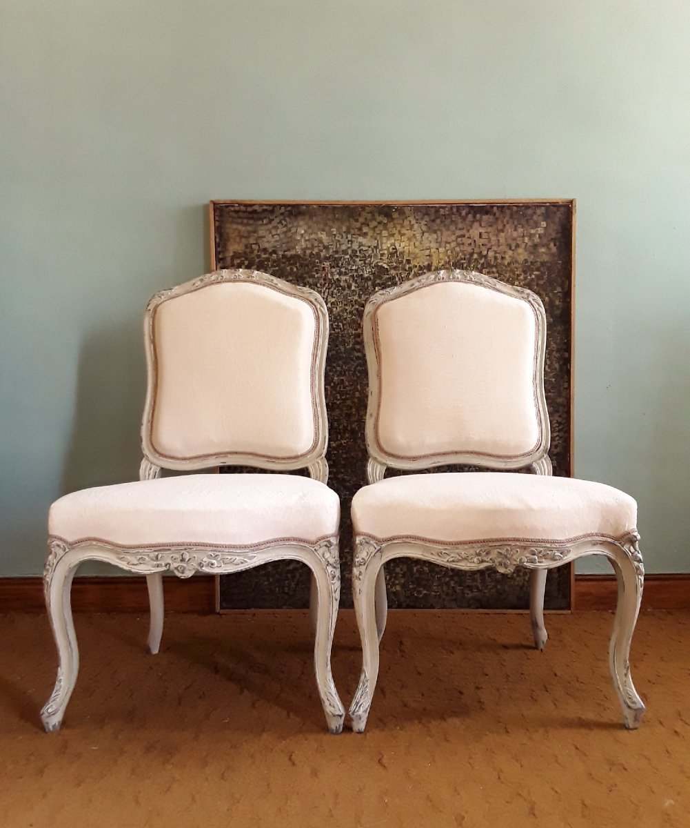 Large paire de chaises d'époque Louis XV. 
