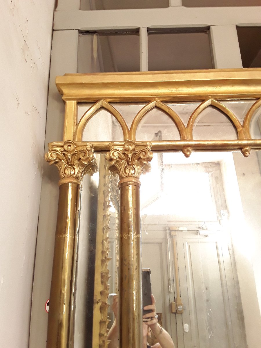 Important miroir en bois doré et colonnes métalliques .-photo-6