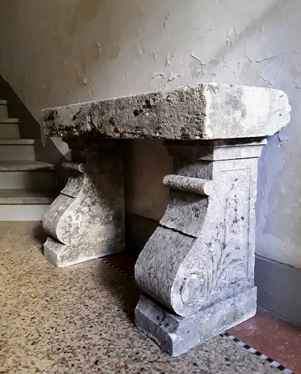 Petit banc en pierre. Époque début XIX ème.